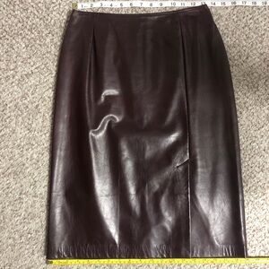 NWT | Danier Lined Fitted Leather Skirt Made in Canada | On-trend colour